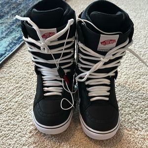 Brand new Vans Snowboard boots - tags still on! Size 7